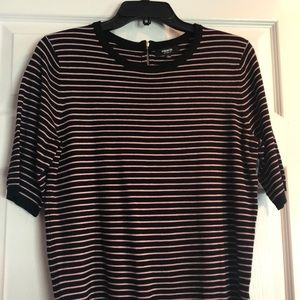 Short sleeved sweater